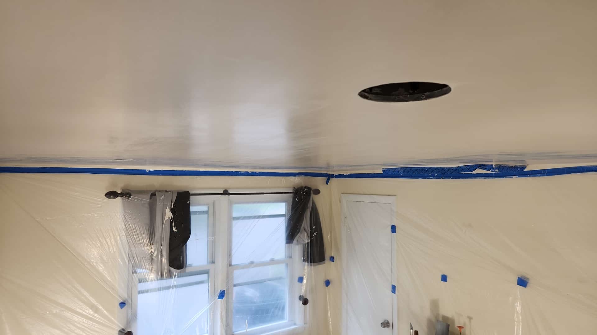 Smooth ceiling surface during finishing